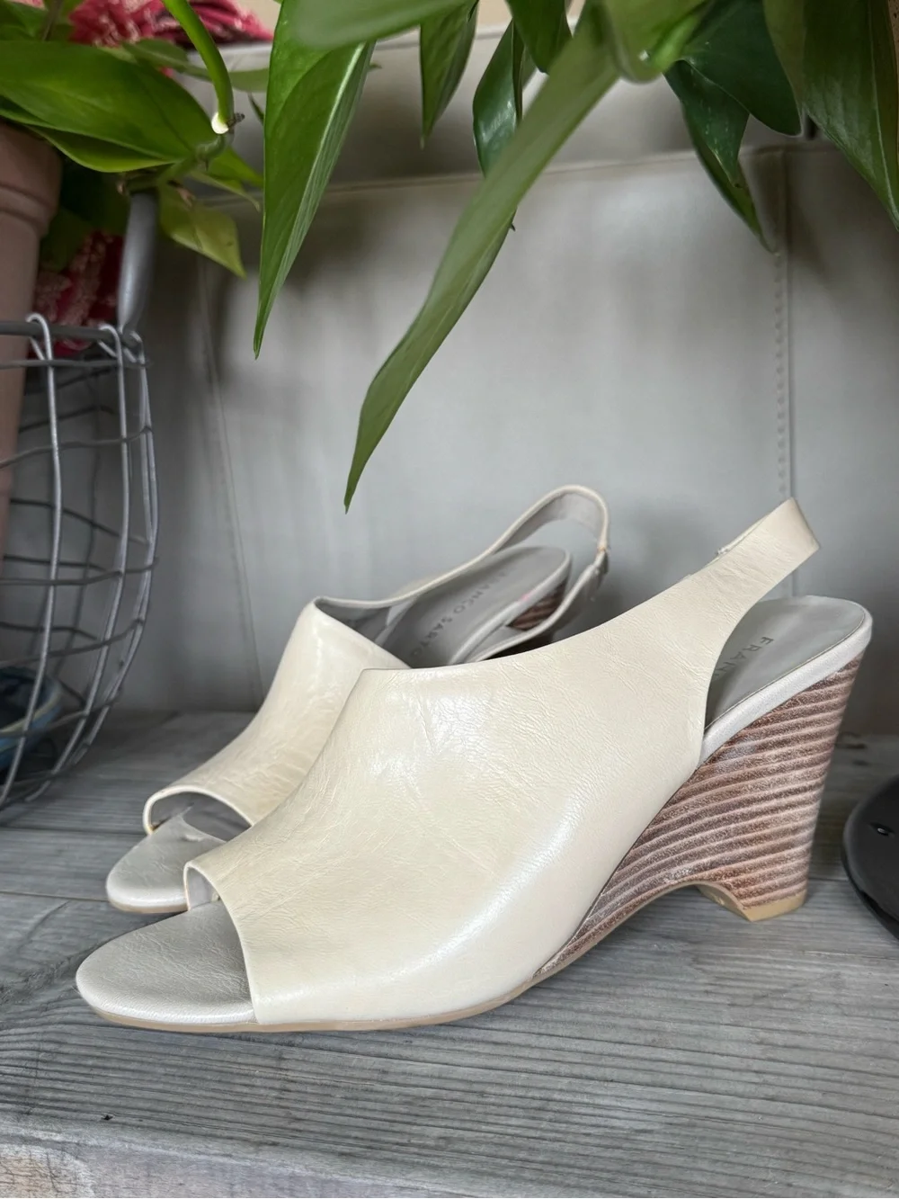Franco Sarto Tahue – Women’s Size 9.5 Cream Leather Peep-Toe Wedge Sandals